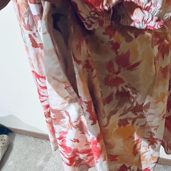 Abercrombie & Fitch Floral Puff-Sleeve Mini Dress in Peach and Coral - Picture 5 of 7